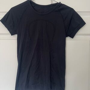 🖤 Lululemon Swiftie Athletic Top – Black